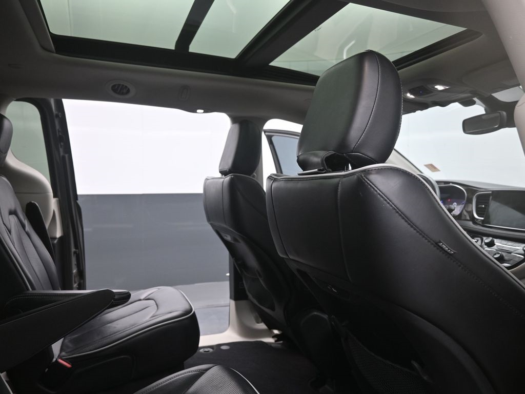 2022 Chrysler Pacifica Limited photo 12