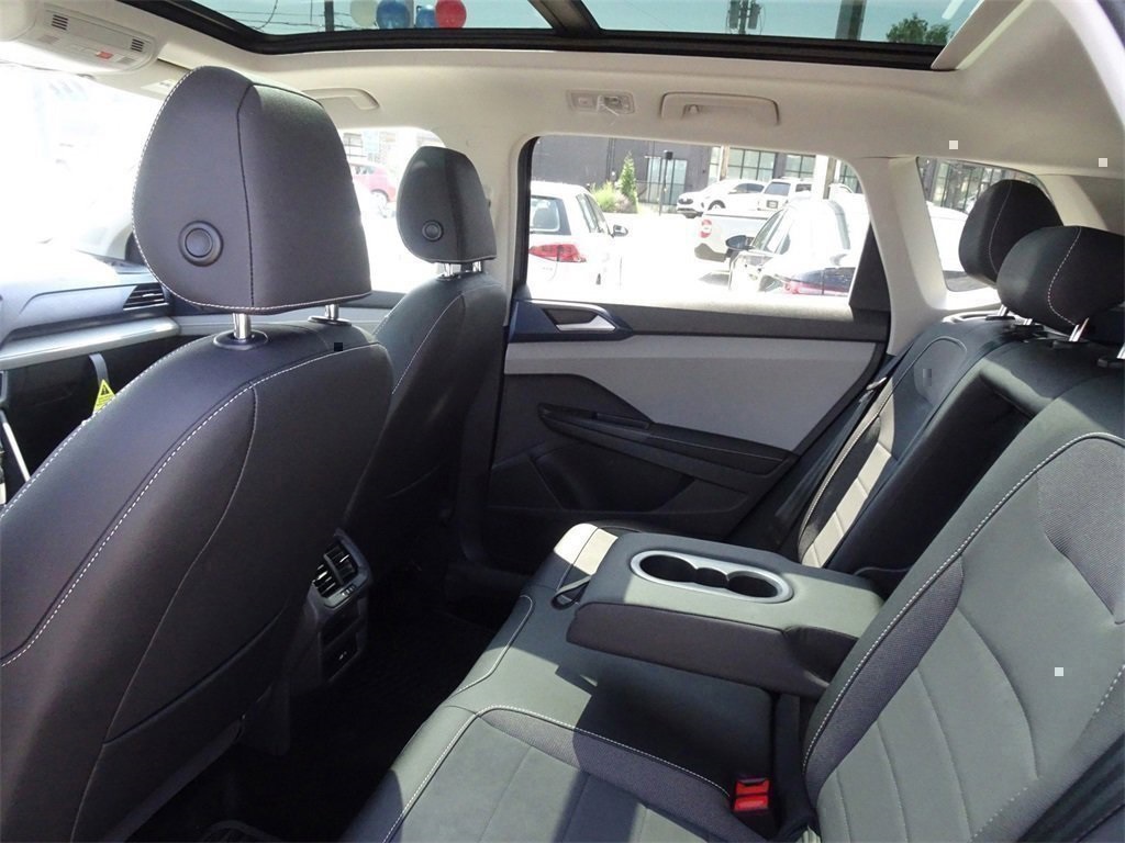 2024 Volkswagen Taos SE photo 12