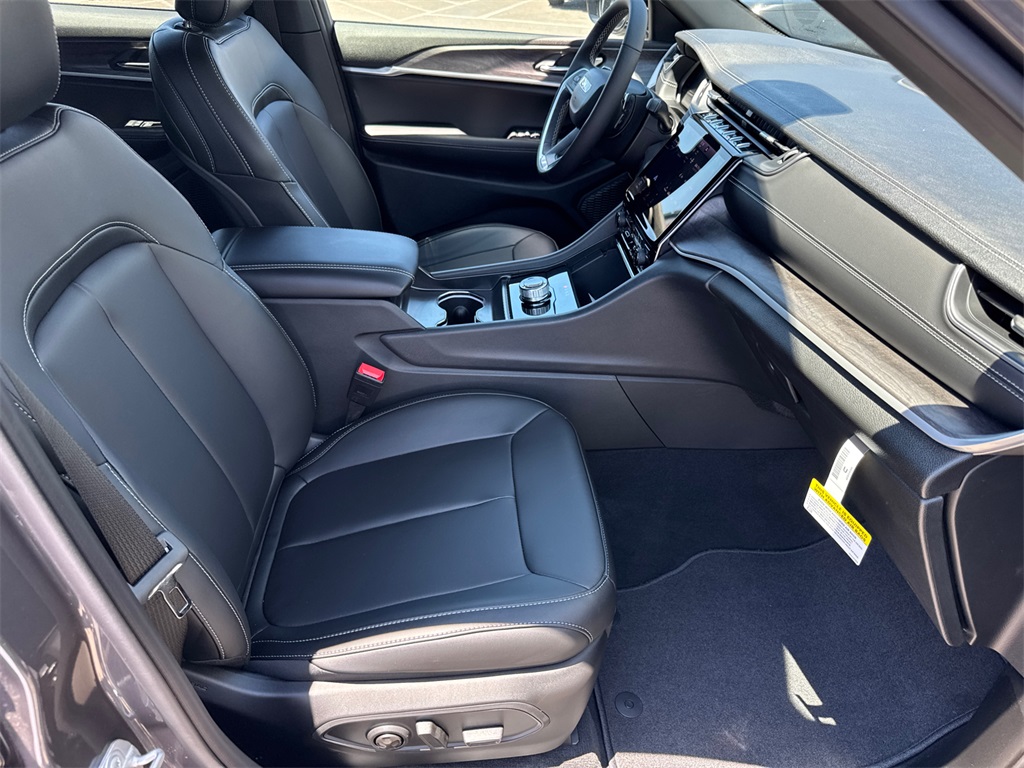 2025 Jeep Grand Cherokee Limited photo 16