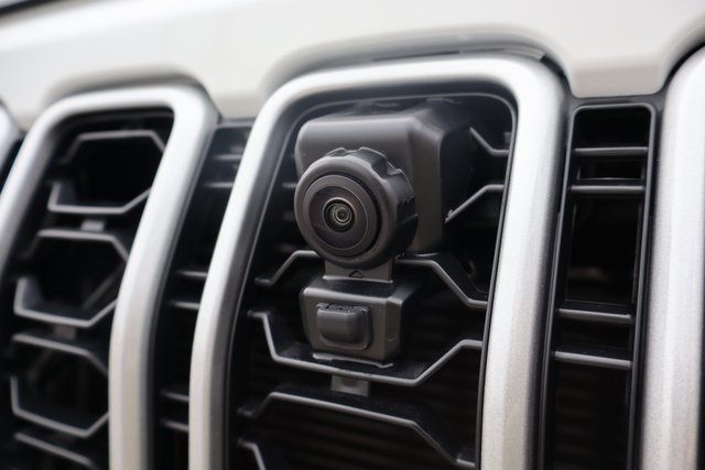 2025 Jeep Wrangler Sahara photo 4