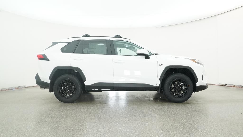 2025 Toyota RAV4 XLE photo 9