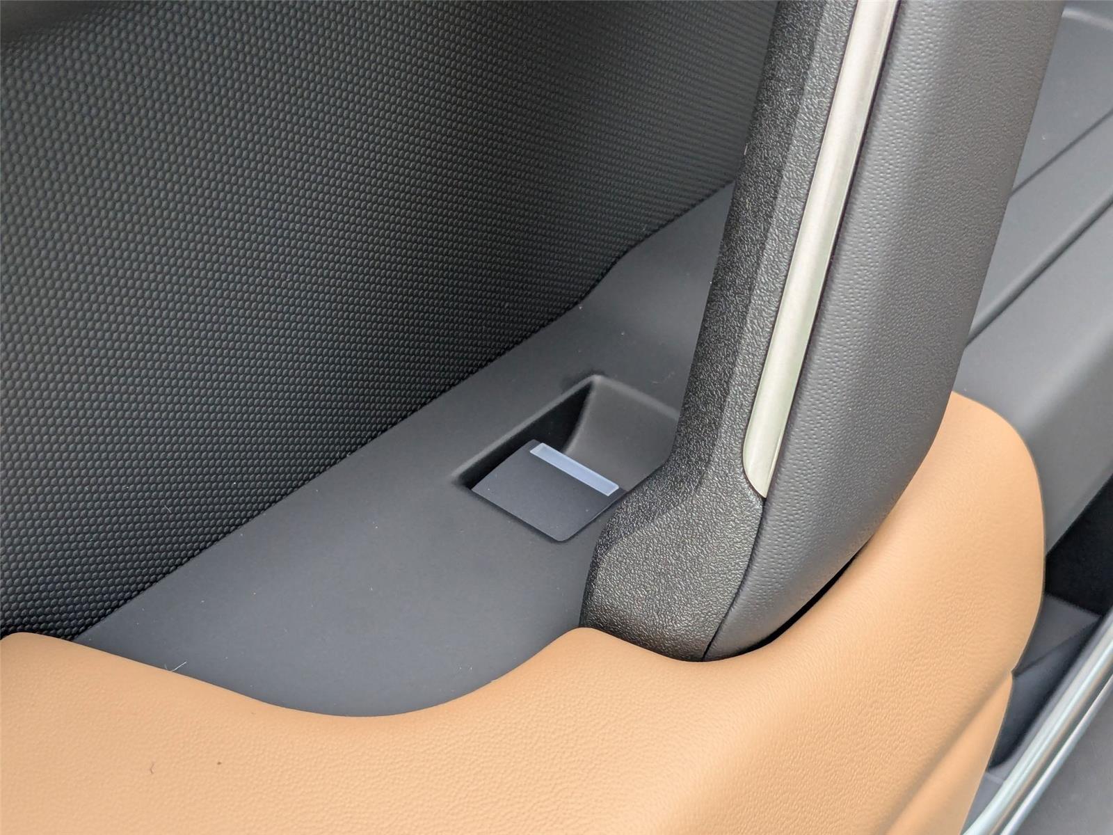 2025 Land Rover Defender 130 X-Dynamic SE photo 23