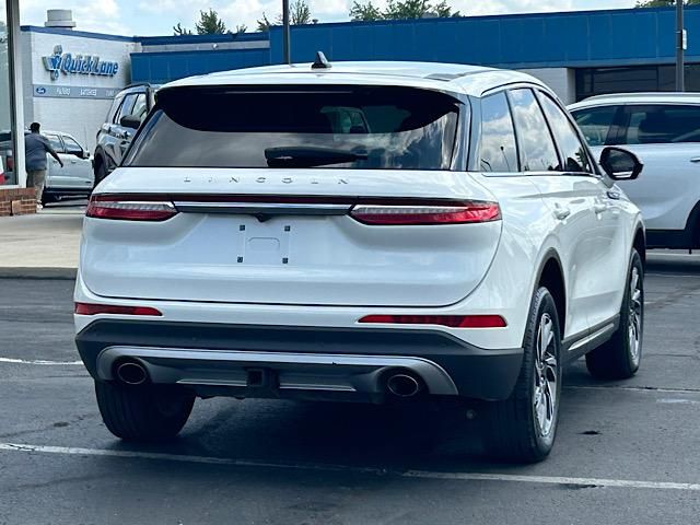 2023 Lincoln Corsair Standard photo 9