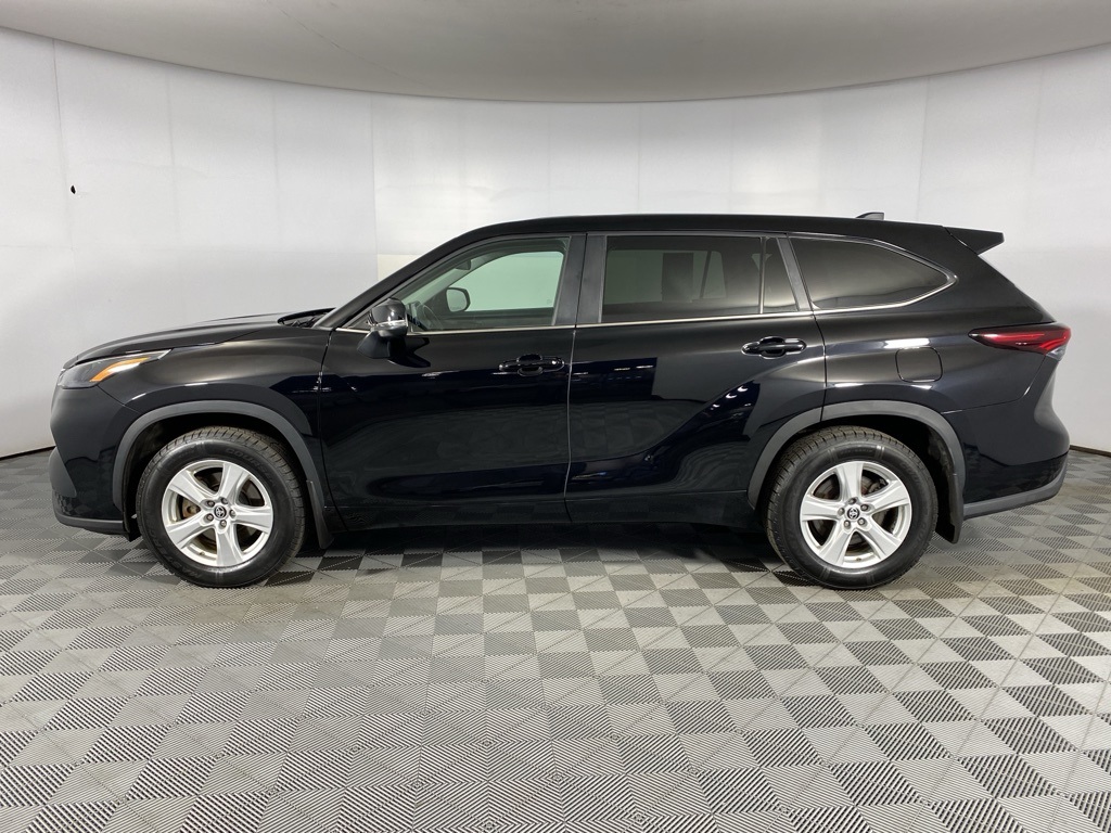 2024 Toyota Highlander LE photo 4