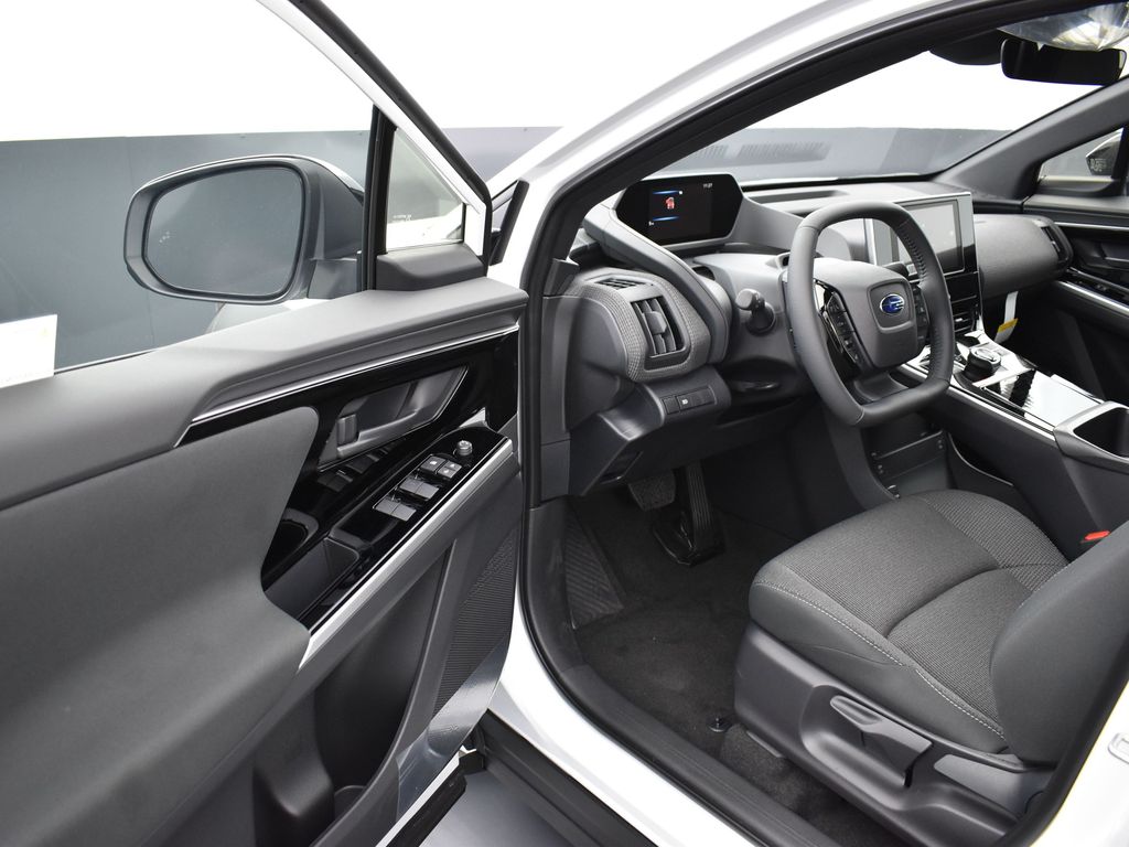 2025 Subaru Solterra Premium photo 5
