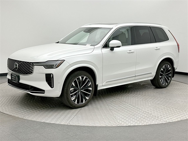 2025 Volvo XC90 Plus's photo