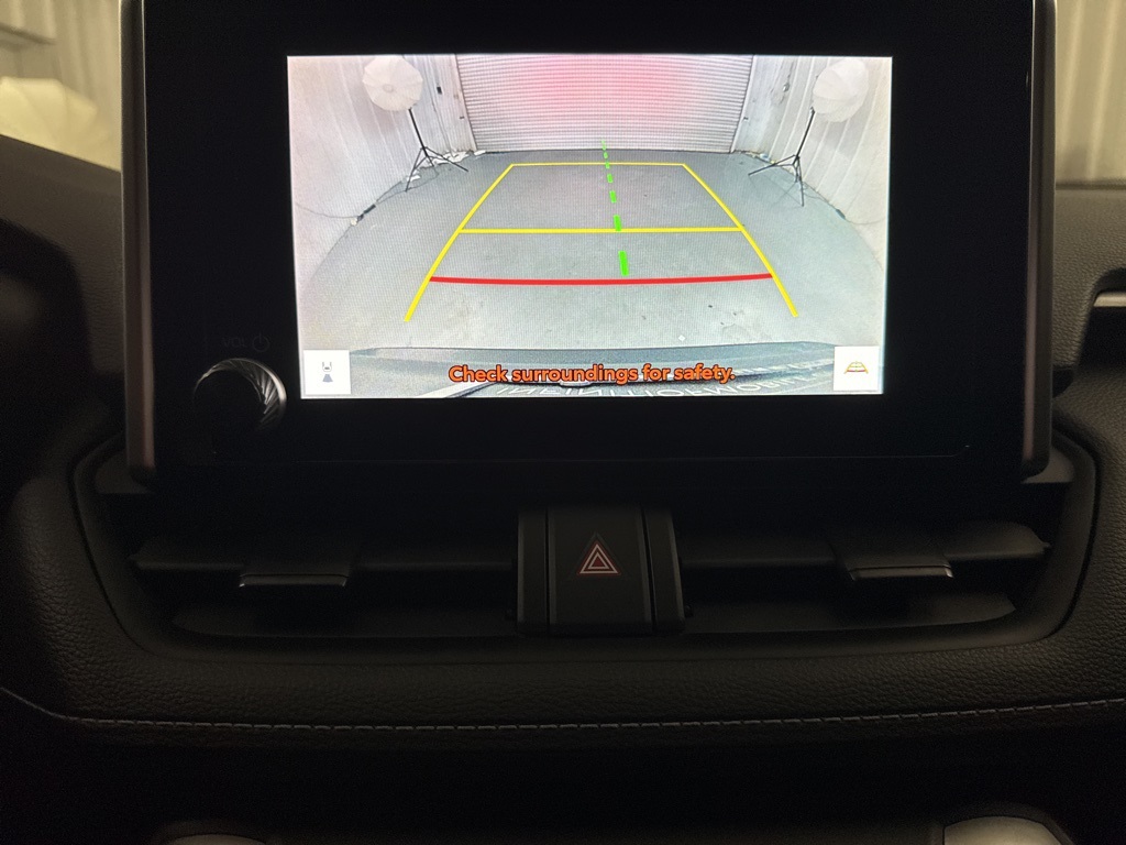 2023 Toyota RAV4 XLE photo 14