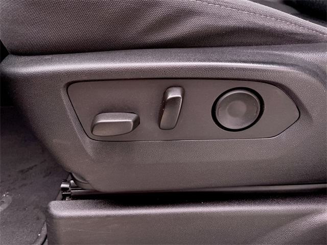 2022 Gmc Yukon SLE photo 4