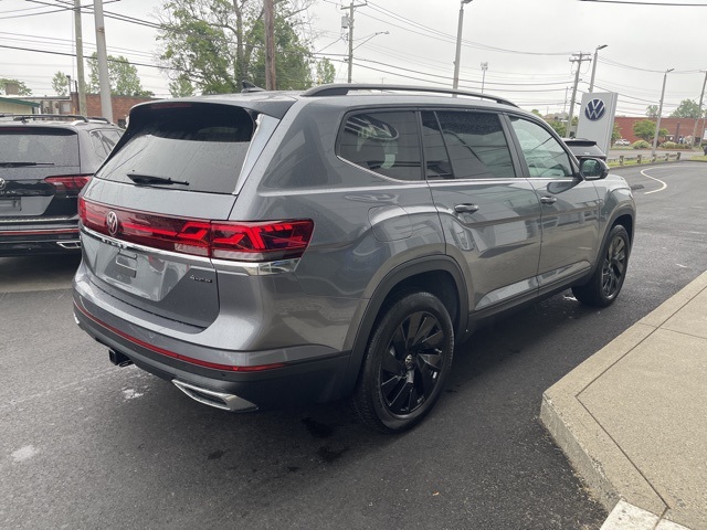 2025 Volkswagen Atlas SE Technology photo 7
