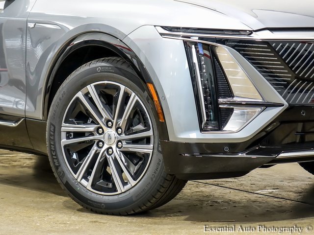 2025 Cadillac Lyriq Luxury photo 3