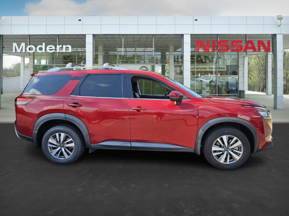 2023 Nissan Pathfinder SL photo 3