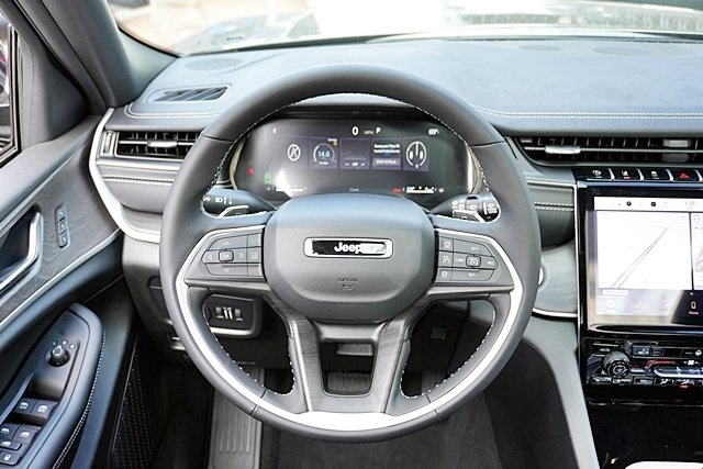 New 2025 Baltic Gray Metallic Clear-Coat Exterior Paint Jeep Limited image 24