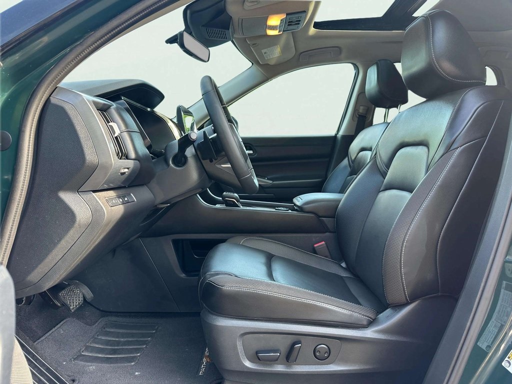 2024 Nissan Pathfinder SL photo 30