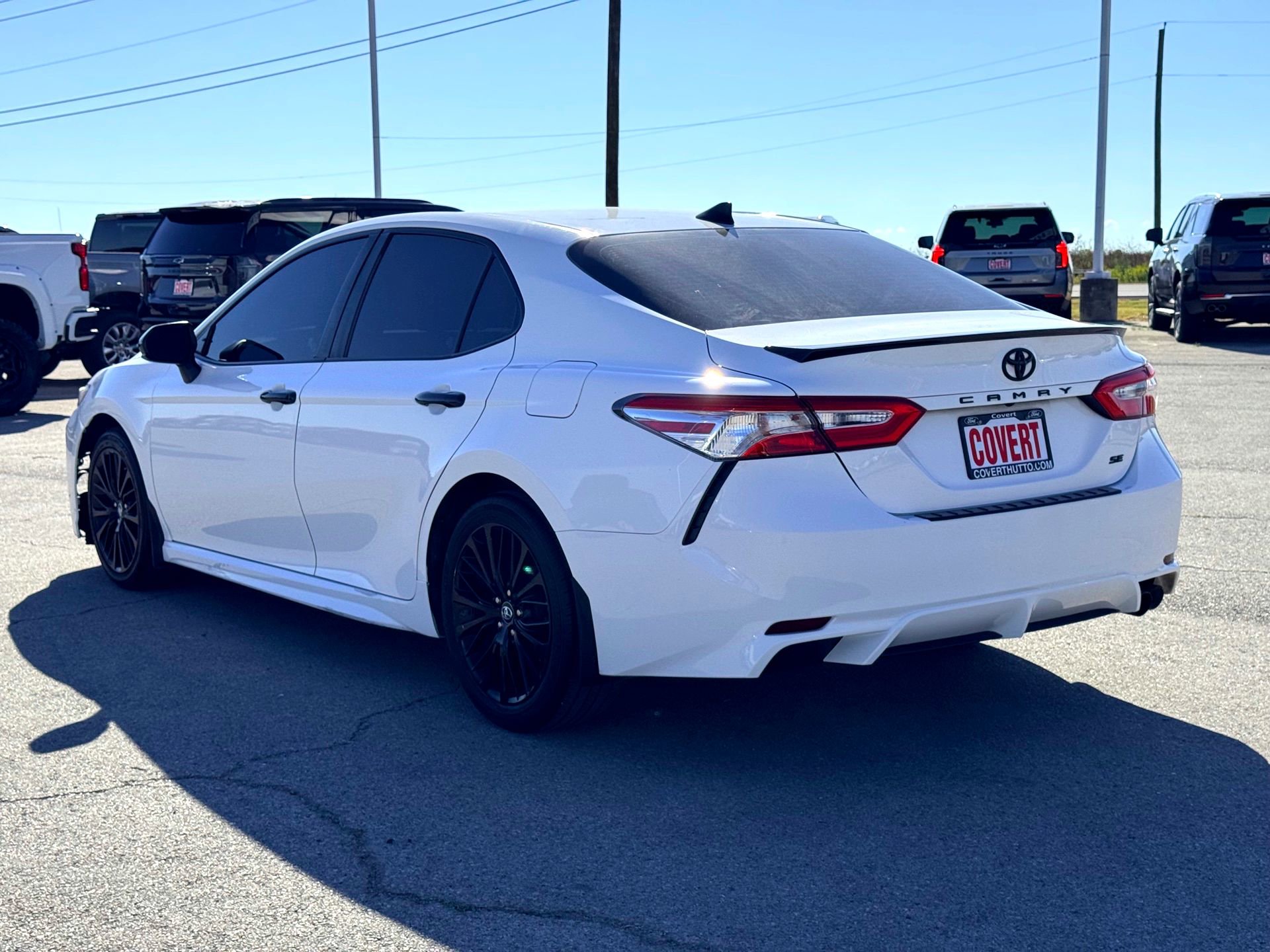 2020 Toyota Camry SE photo 4