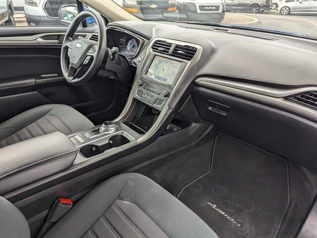 2020 Ford Fusion SE photo 30