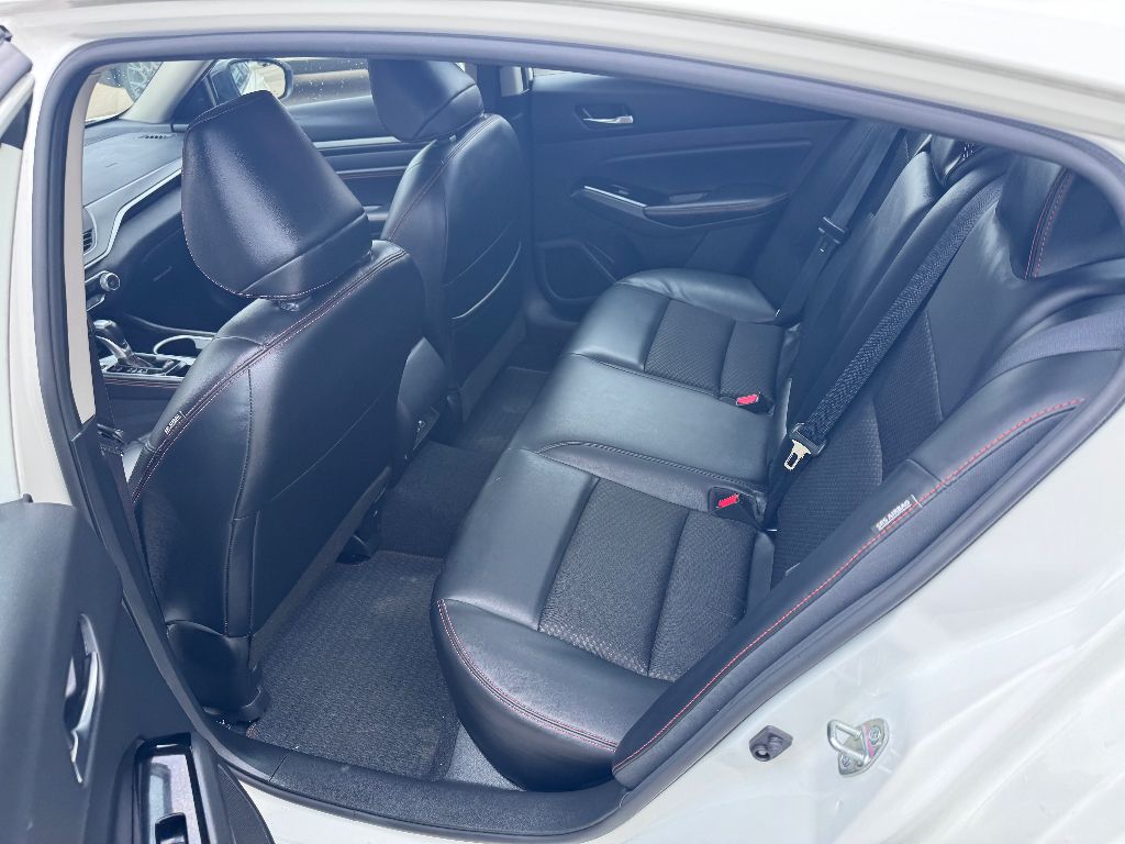 2023 Nissan Altima 2.5 SR photo 10