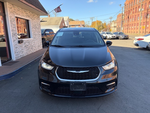 2024 Chrysler Pacifica Touring L photo 2