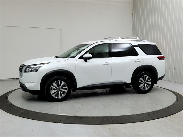 2025 Nissan Pathfinder SL photo 2