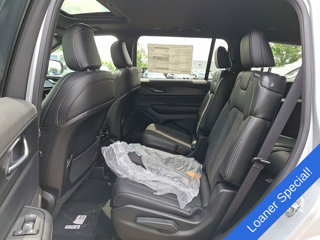 2025 Jeep Grand Cherokee Altitude X photo 2