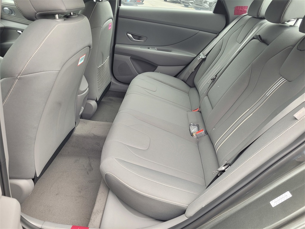 2024 Hyundai Elantra SEL Convenience photo 14
