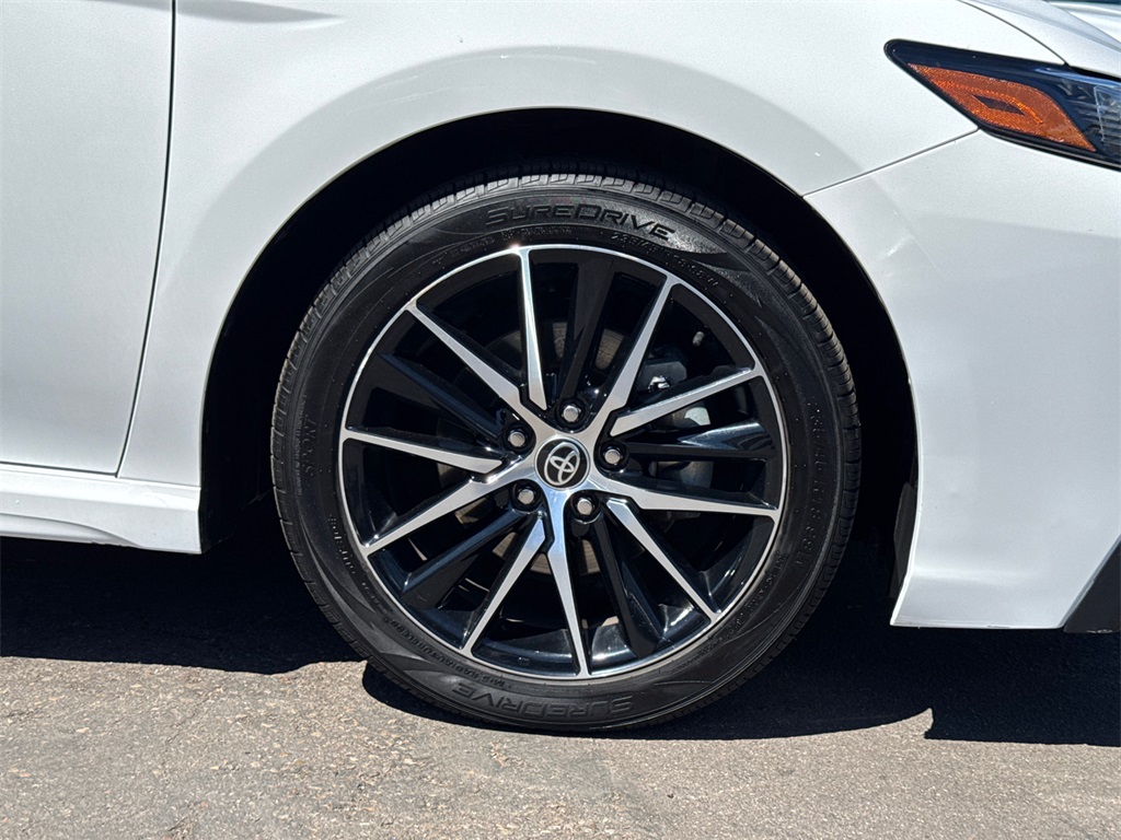 2022 Toyota Camry SE photo 6