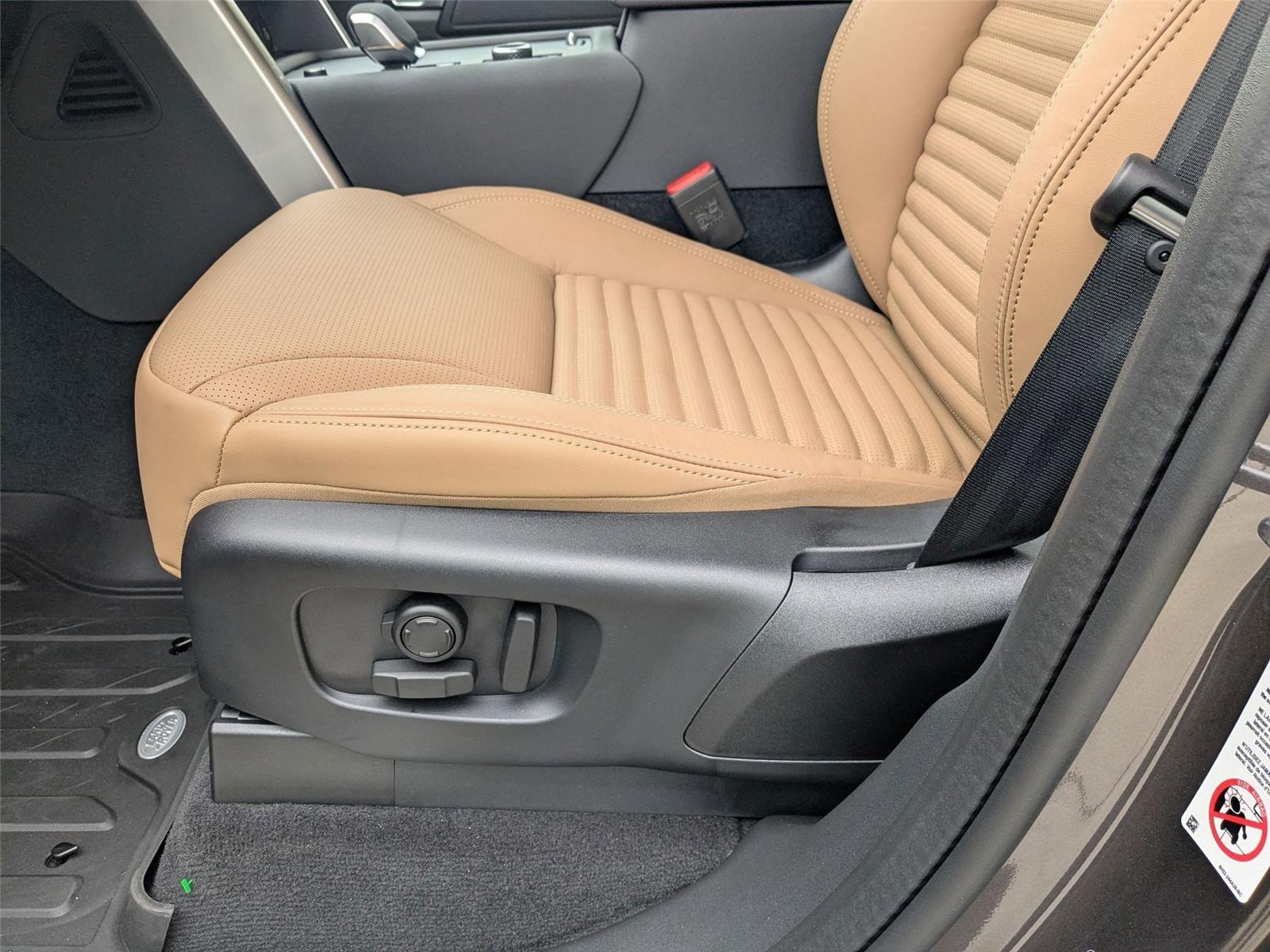 2025 Land Rover Discovery SE photo 15