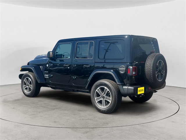 2023 Jeep Wrangler Sahara photo 3