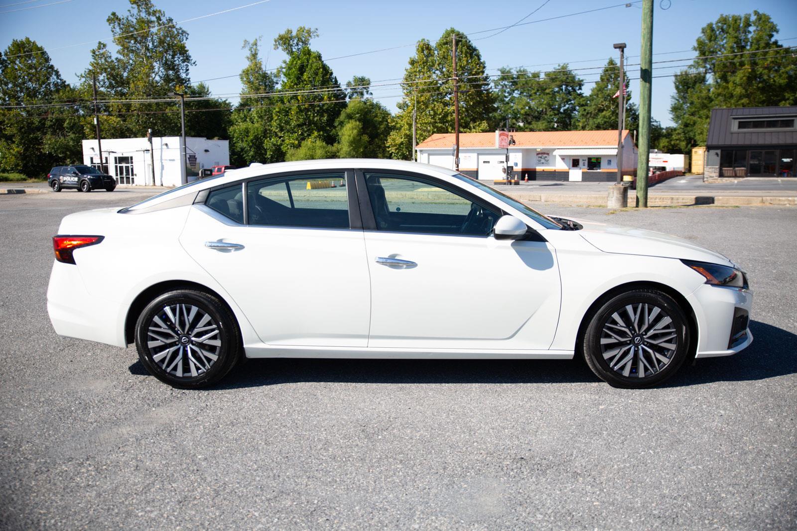 2023 Nissan Altima 2.5 SV photo 2