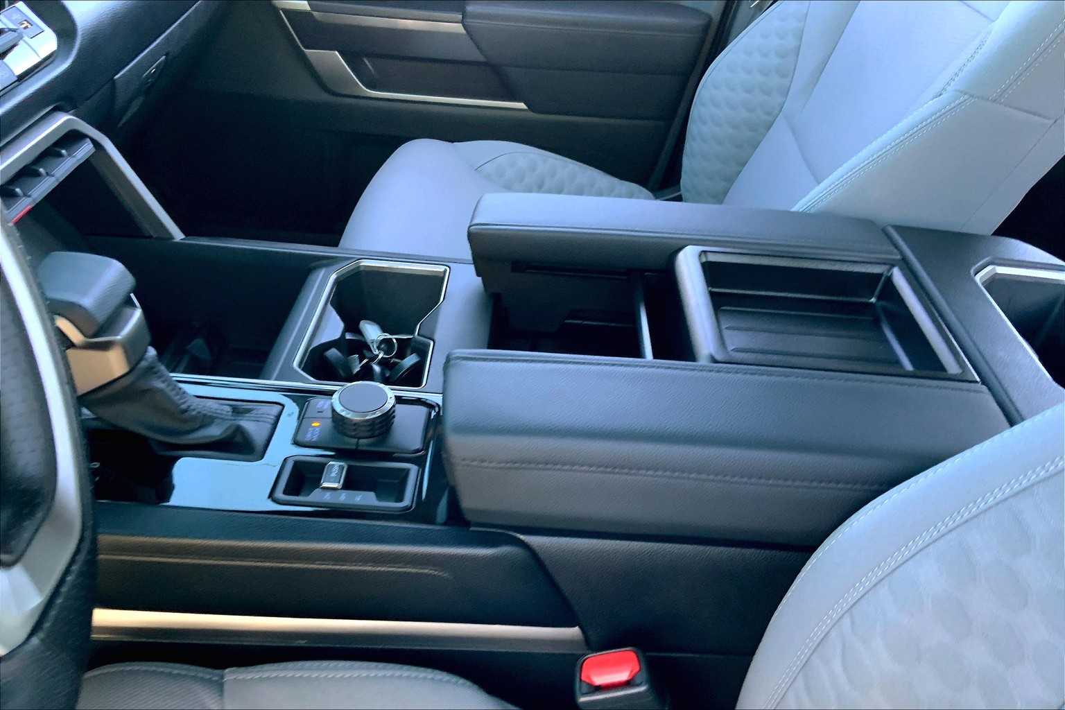 2025 Toyota Tundra SR5 CrewMax photo 13