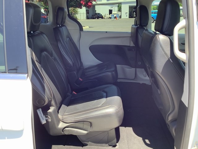 2022 Chrysler Pacifica Touring L photo 33