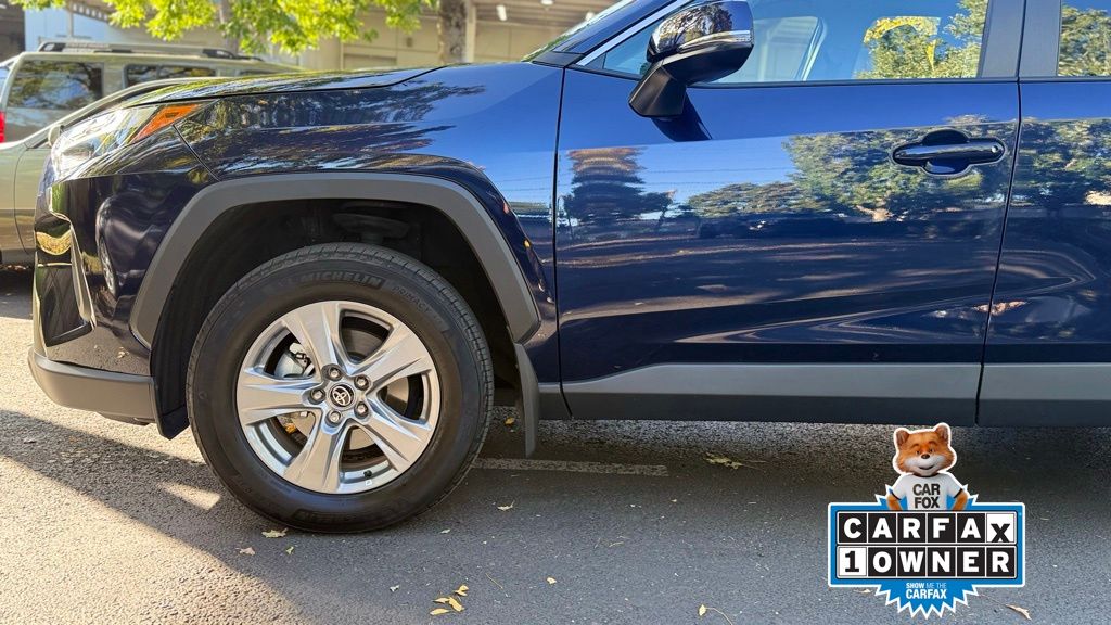 2024 Toyota RAV4 Hybrid XLE photo 3
