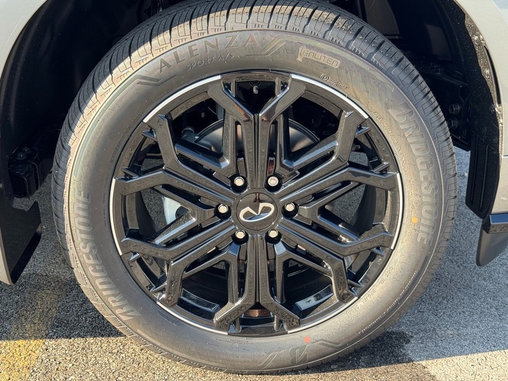 2026 Infiniti QX80 Sensory photo 8