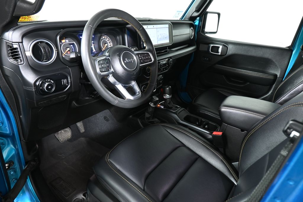 2024 Jeep Wrangler Sahara photo 4