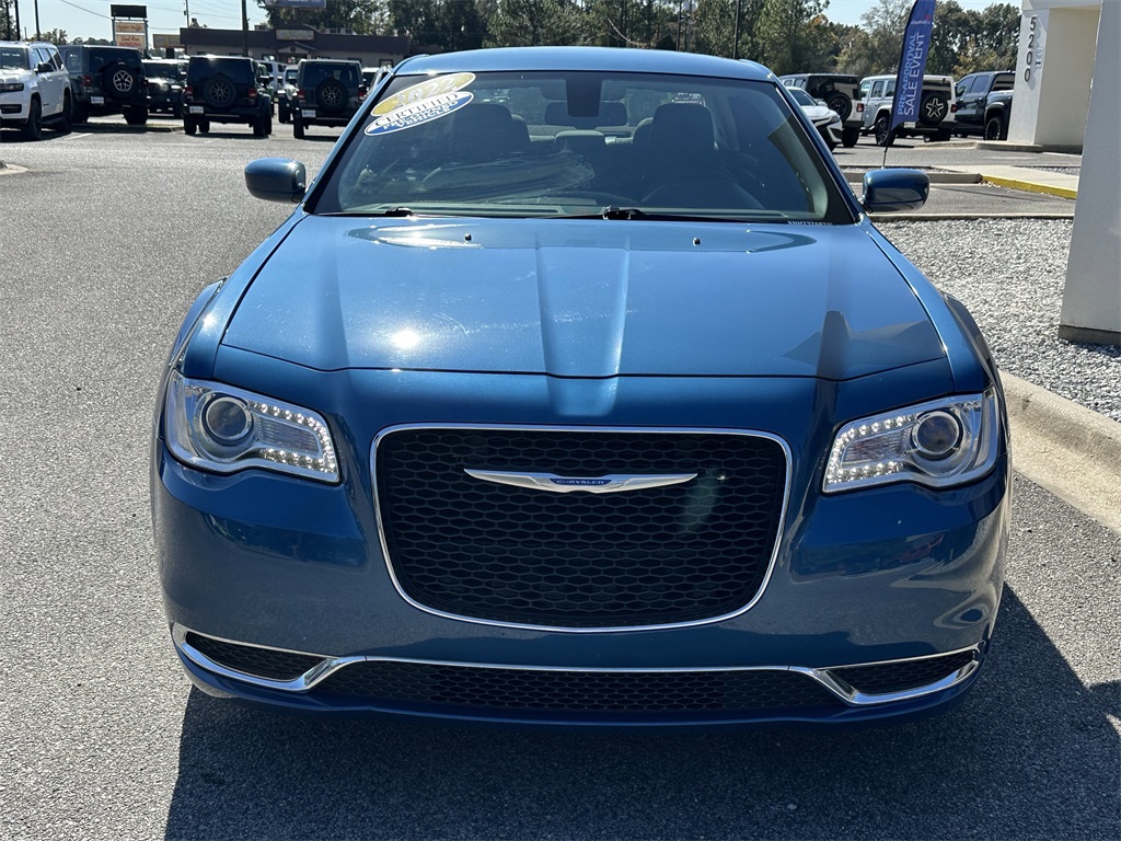 2022 Chrysler 300 Touring photo 3