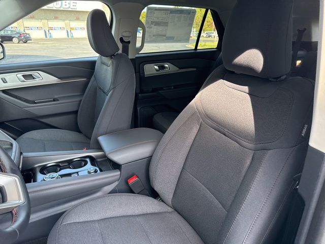 2025 Ford Explorer photo 5