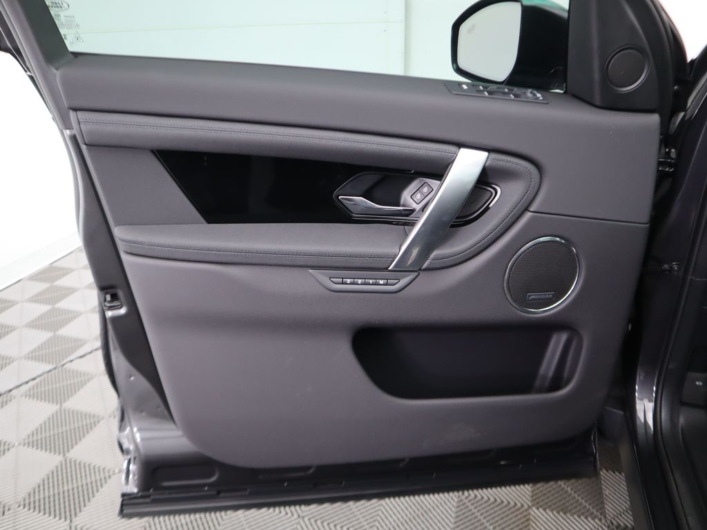 2025 Land Rover Discovery Sport S photo 22