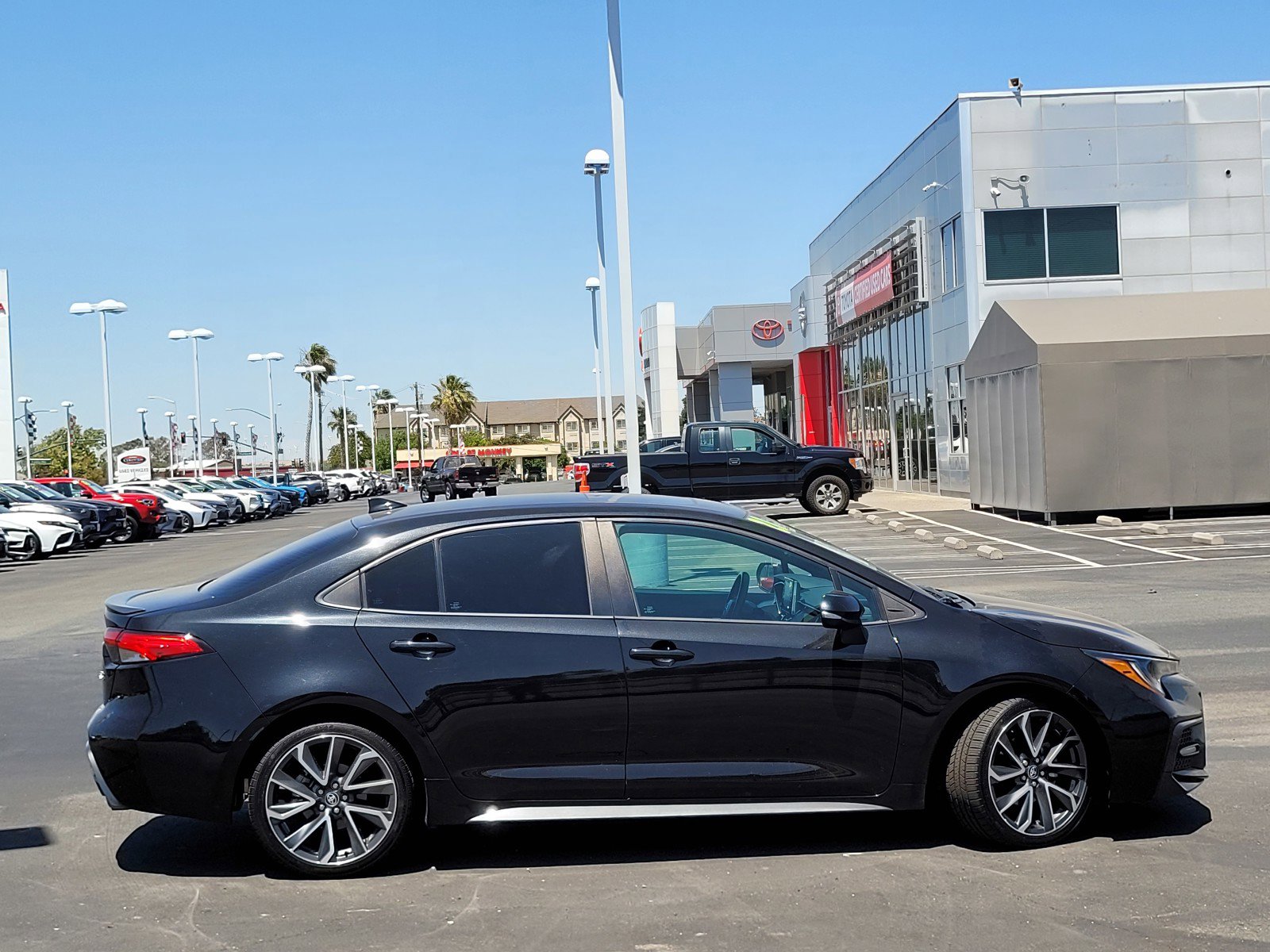 2021 Toyota Corolla XSE photo 3