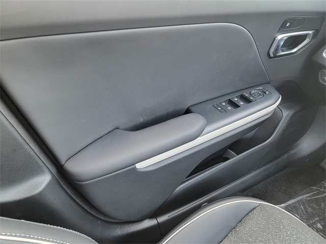 2025 Kia K4 GT-Line photo 28