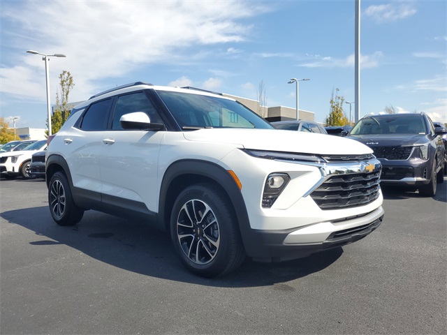 2024 Chevrolet Trailblazer LT photo 3
