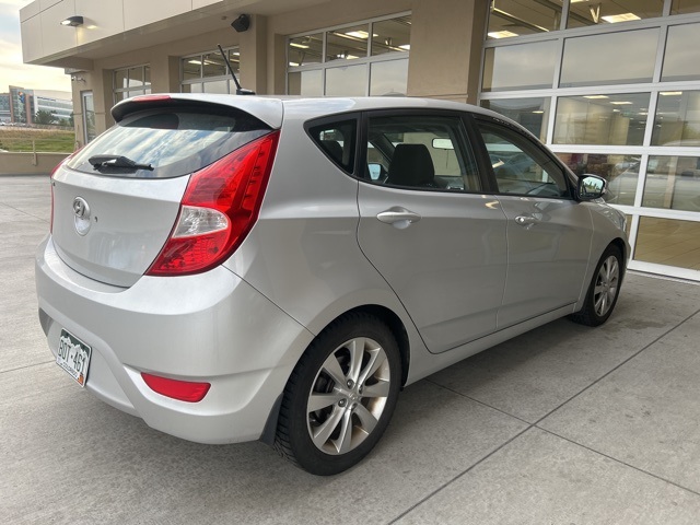 2013 Hyundai Accent SE photo 3