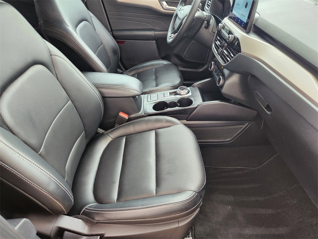2022 Ford Escape SEL photo 14
