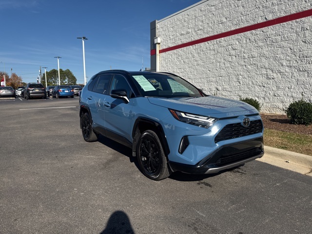 2025 Toyota RAV4 XSE's photo