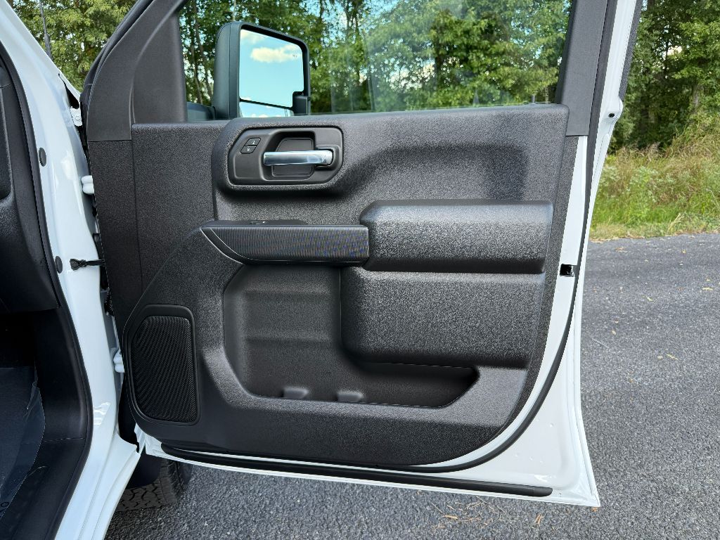 2025 Chevrolet Silverado 2500HD Custom photo 28
