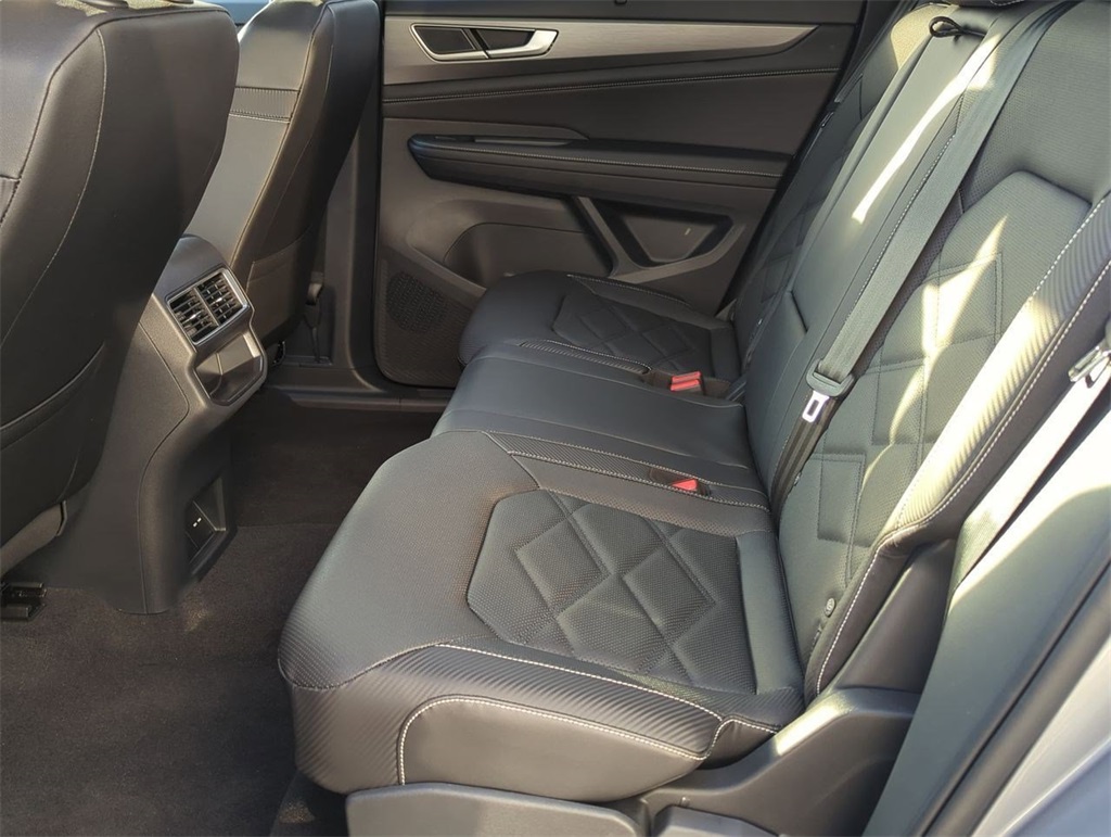 2025 Volkswagen Atlas Cross Sport SE Technology photo 15
