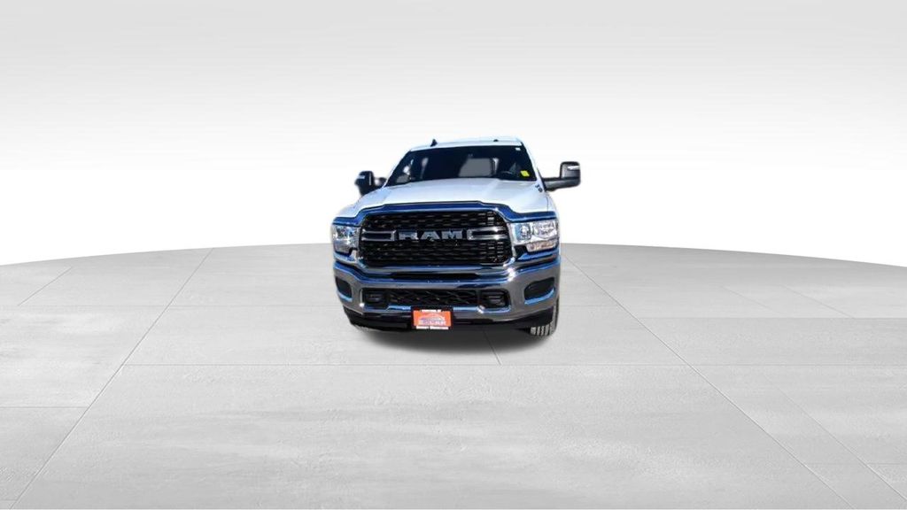 2024 Ram 3500 Tradesman photo 3