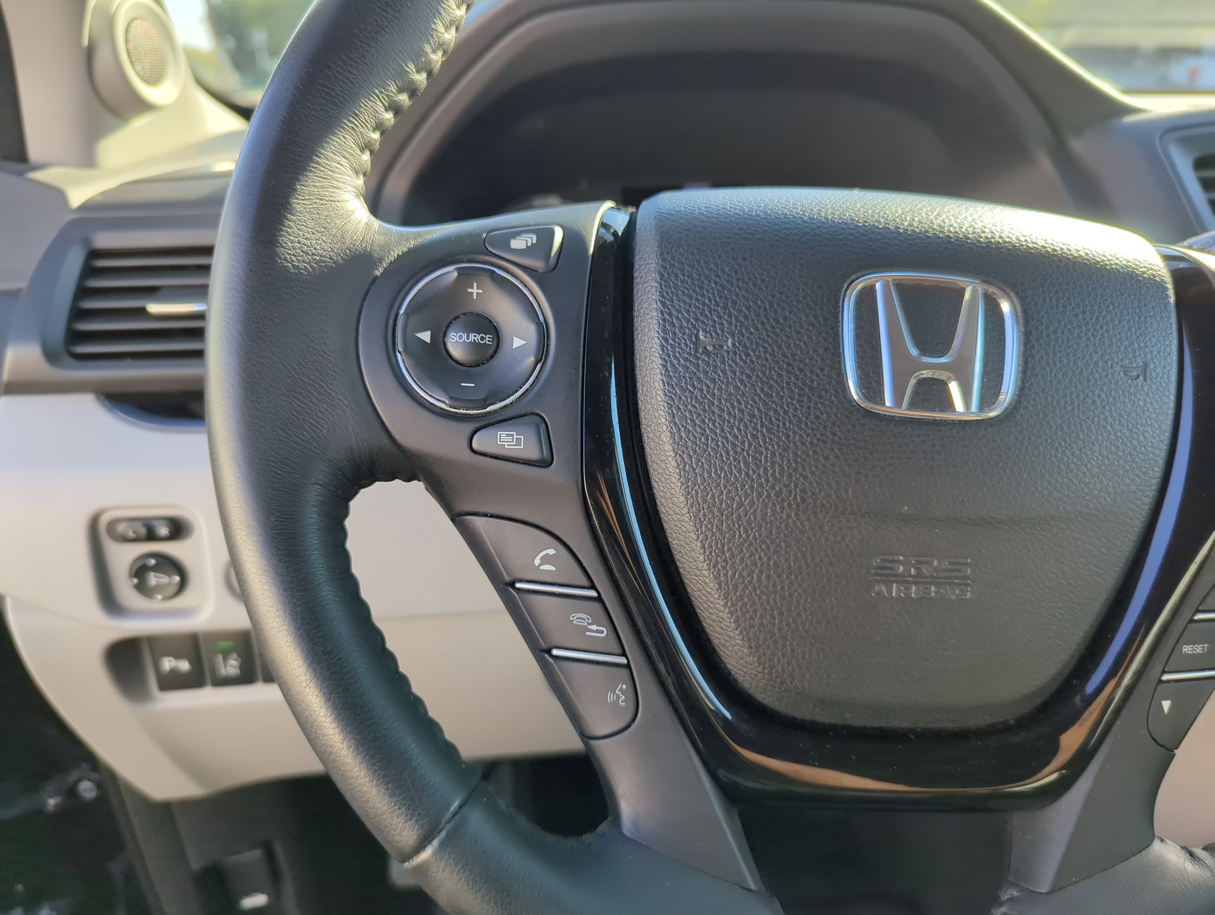 2017 Honda Pilot Touring photo 13