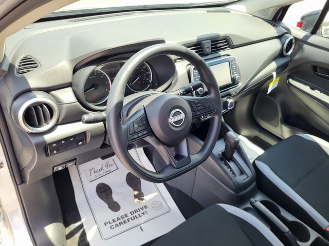 2025 Nissan Versa 1.6 S photo 9