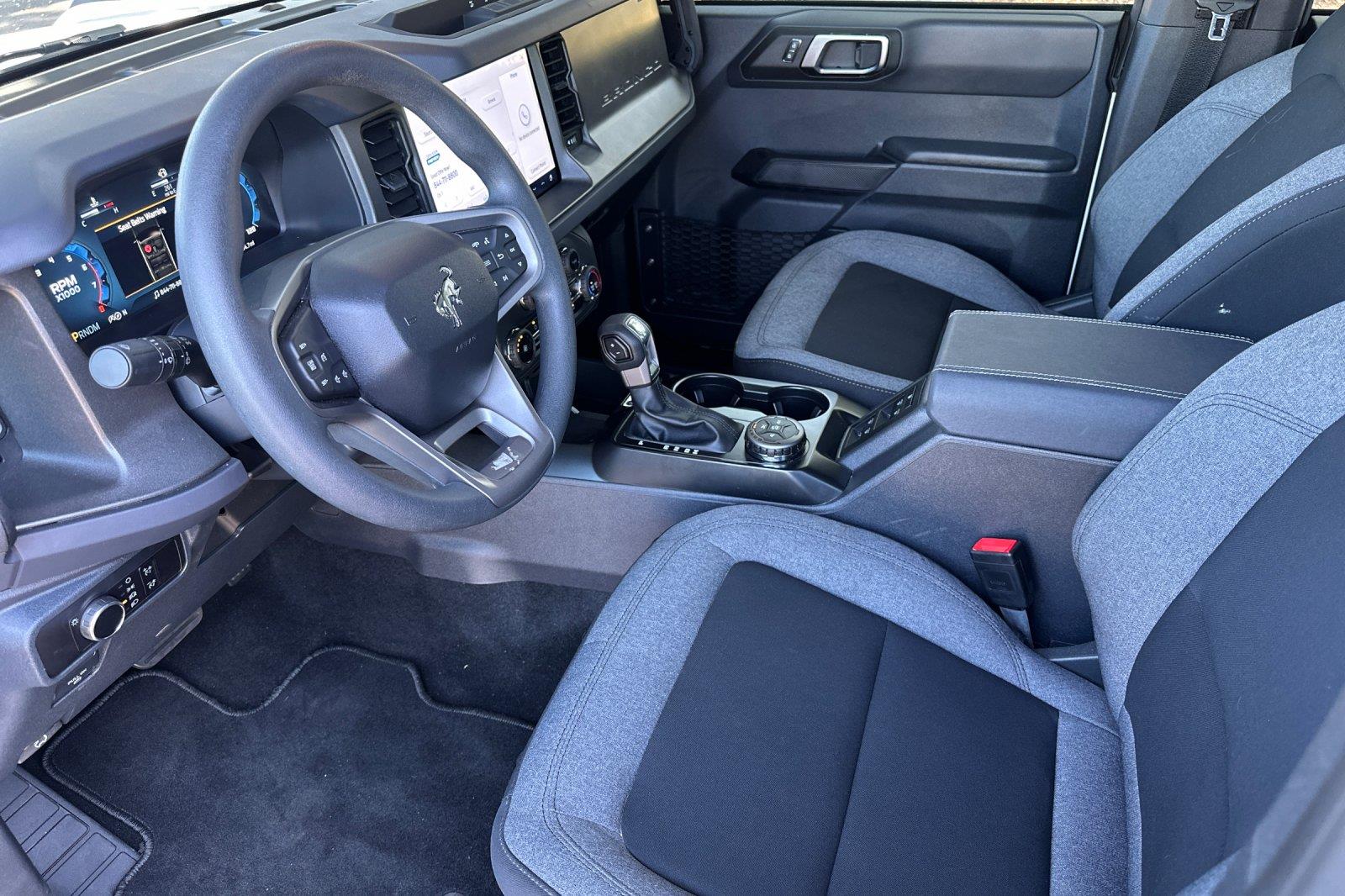 2025 Ford Bronco Base photo 2