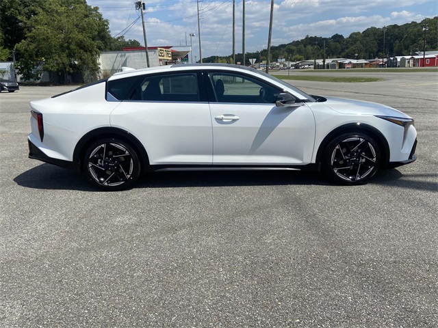 2025 Kia K4 GT-Line photo 2