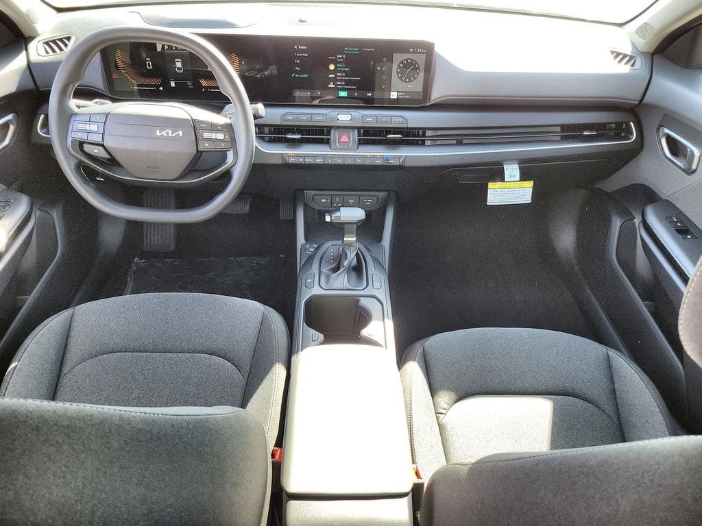 2025 Kia K4 LXS photo 15